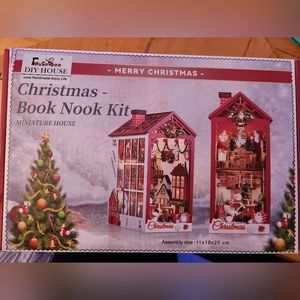 Cute Bee Christmas Book Nook Miniature kit